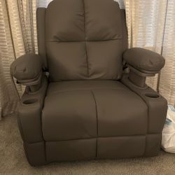 Nursing/Feeding Recliner with Cup Holders — Excellent Condition