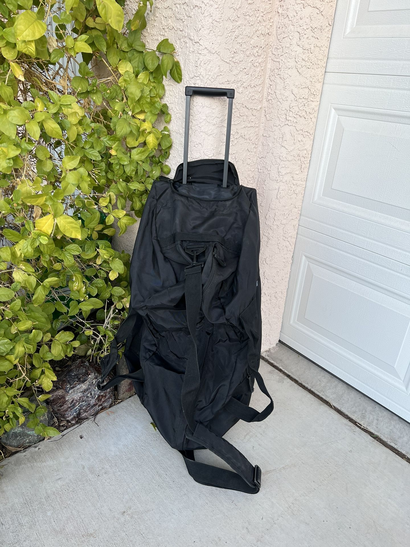 28”x14”x14” Large Rolling Duffle / Travel Shoulder Strap Bag