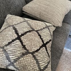 4 Couch Pillows 