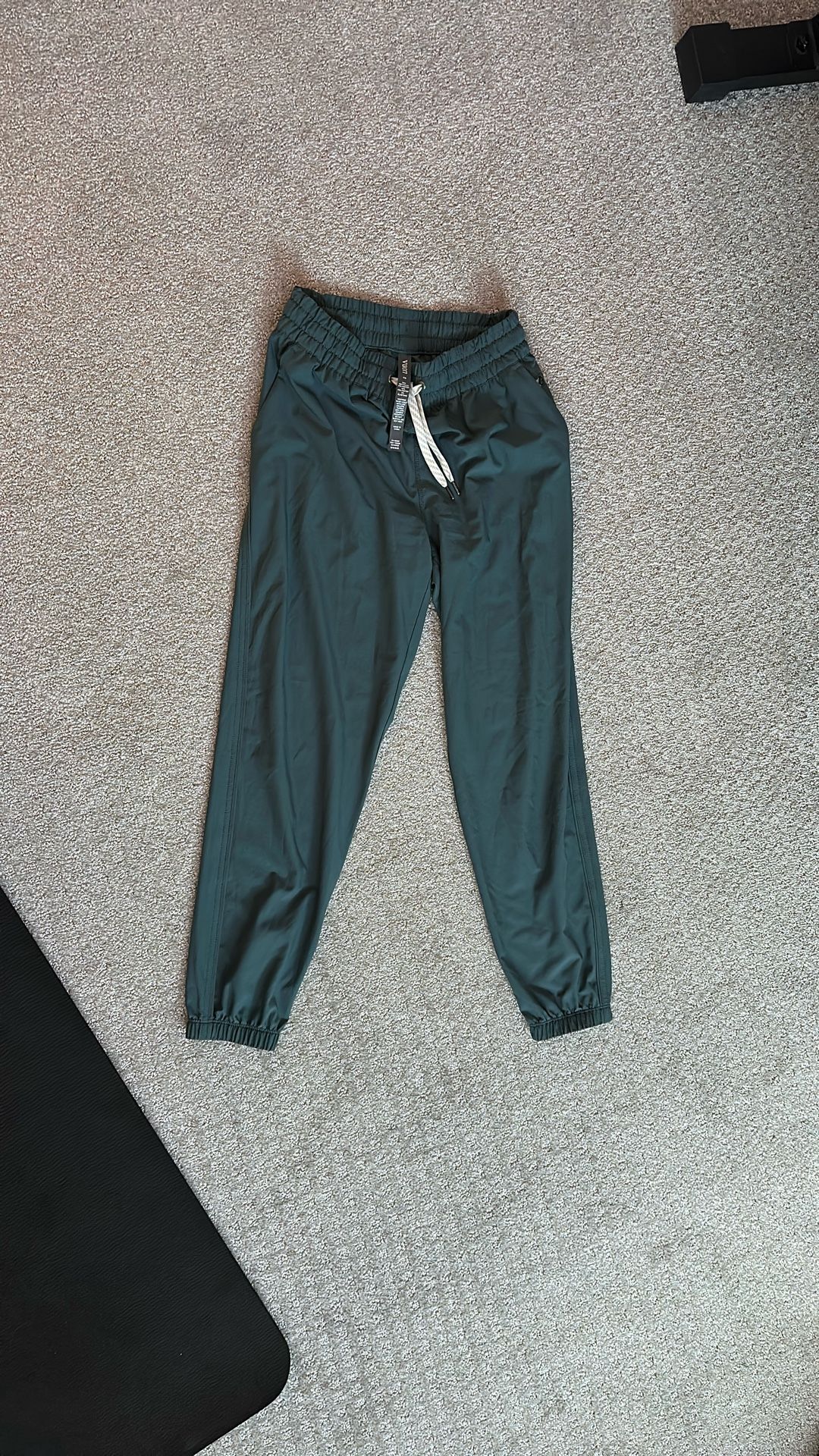 Vuori Jogger Pants