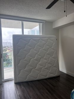 Zinus King Size Mattress – Good Condition