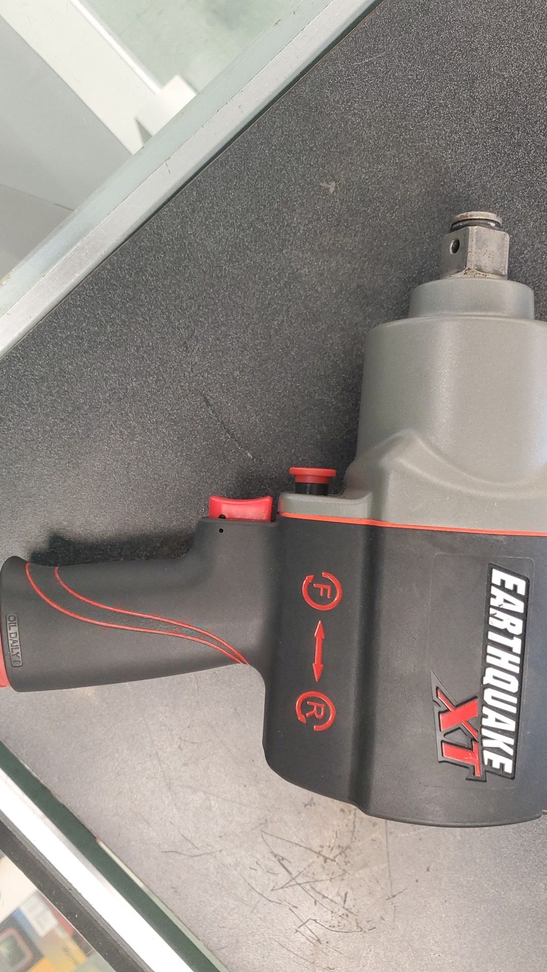 Earthquake xt air wrench