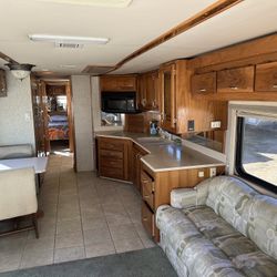 1998 Beaver patriot Tour Bus $12900