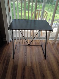 Computer laptop desk smoke free house for pickup