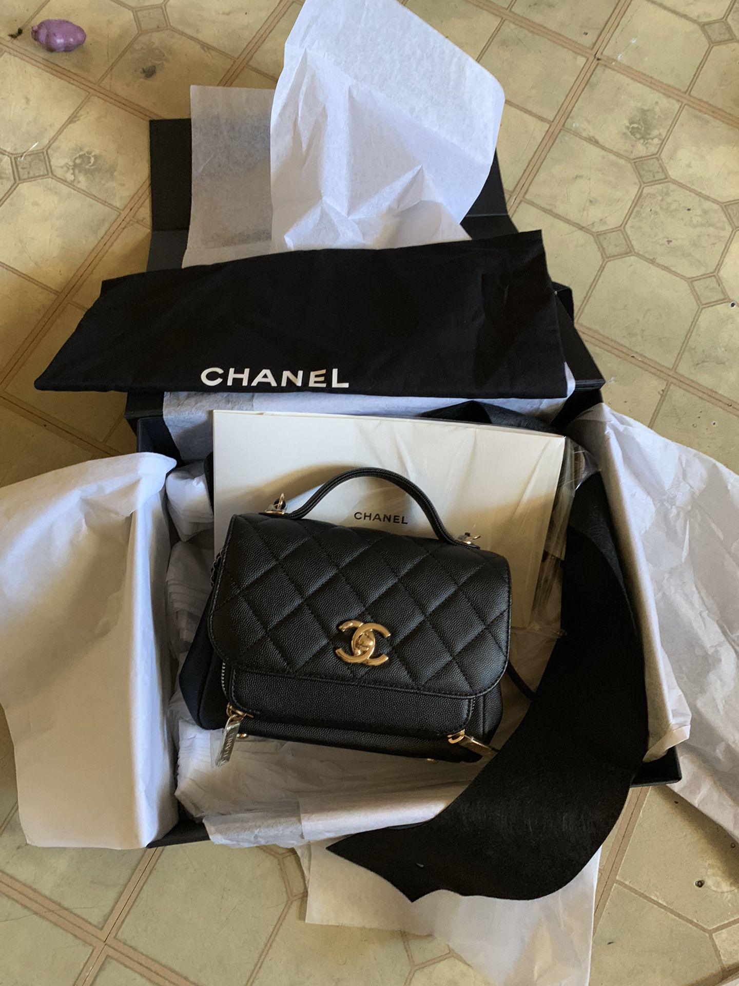 CHANEL 2019 flip bag 100% Authentic