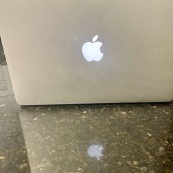 Apple MacBook Air 13" (Mid 2013) - Core i5 1.3GHz 4GB Ram 128GB SSD