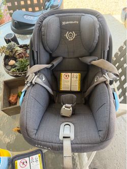 Uppababy Mesa Car Seat w/ Infant Attachment