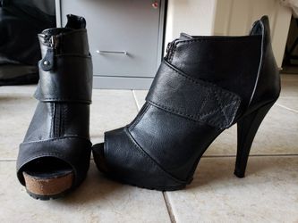 VERA WANG BOOTIE Size 9