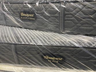 Beautyrest Black Hybrid king size brand new