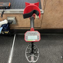 Minelab Metal Detector (Vanquish 540)