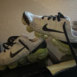Nike Air Vapor max Fliknit 3 Neon Size 5y Or 7 Women