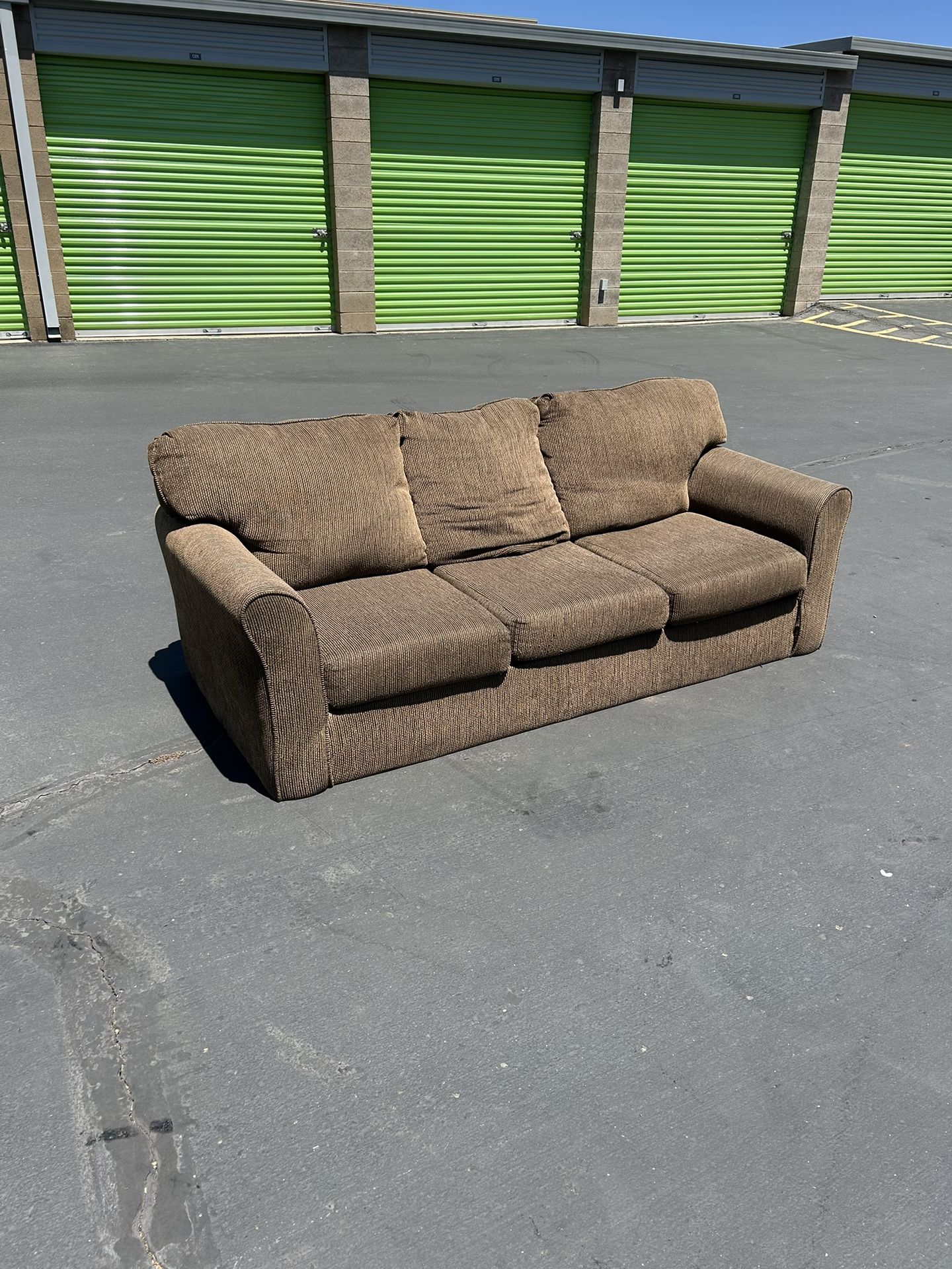 Beautiful Three Seater Sofa (Delivery Available)