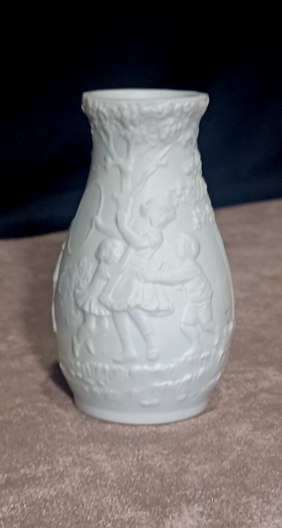 Vintage 1984 Lladro “Mini Florero Juegos en el Parque” Matte Vase – Spain