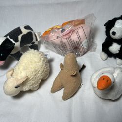 Set Of 6 1995 Babe Plushie Characters Happy Meal Toys 