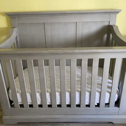 2 In 1 Convertible Crib