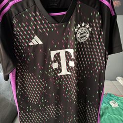 Bayern Jersey Size L