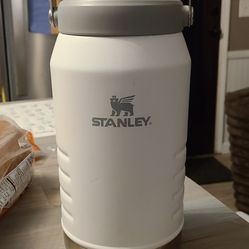 Stanley 64 Oz 