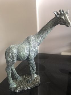 Giraffe figurine