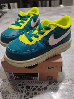 Nike Force 1 Tennis Shoe