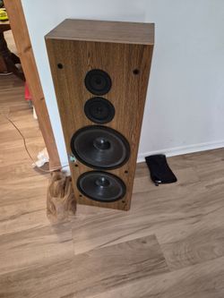 KLH speakers 100 each