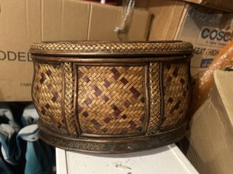 vintage Chinese covered basket woven From  bamboo