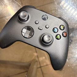 Control oficial de Xbox + Bluetooth para PC/Xbox • 2 rechargeable batteries + cable • Like new