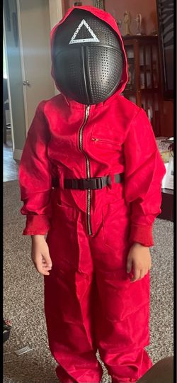 Squid Game Childs Halloween Costume in great condition. Kids size 6-7 or European size 130. The jumpsuit is high quality.
