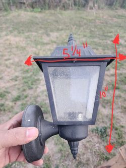 2 Outdoor Light Fixtures