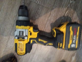 DeWalt XR brushless 1/2 hammer drill with 3 speeds switch dcd999 over $300 new