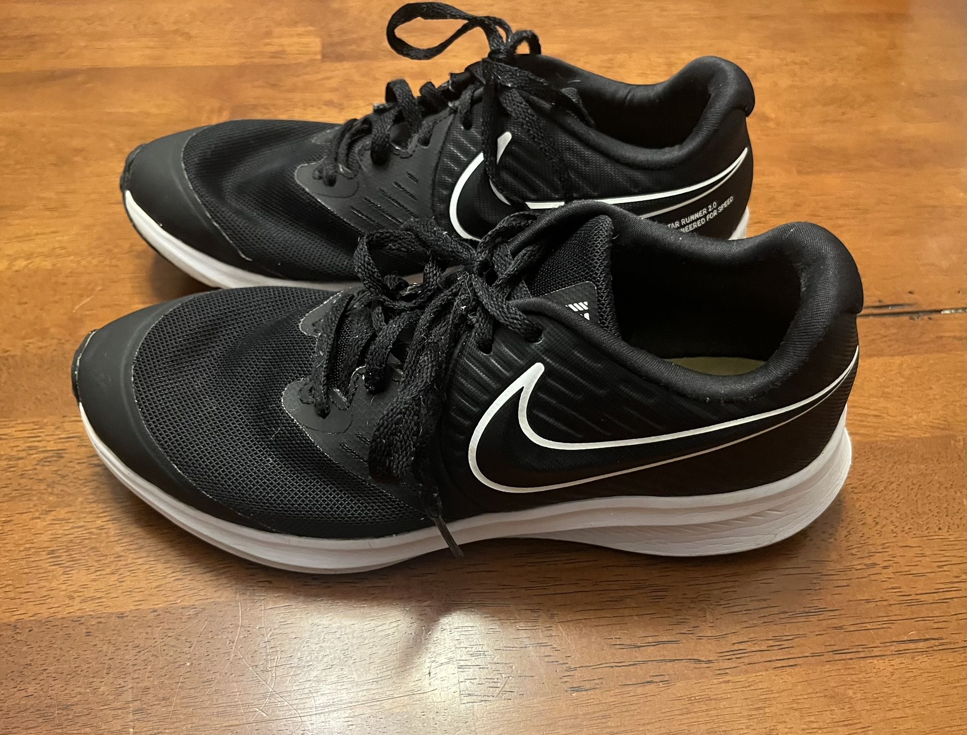 Youth Nike Star Runner 2 Athletic Shoes- Size 6