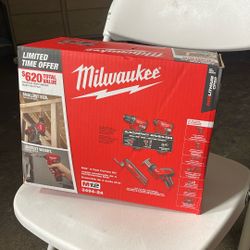 Milwaukee M12  4 Herramientas Cargador Y2 Baterías 