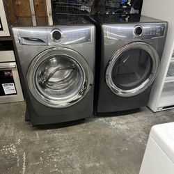 Electrolux XXL Washer Dryer w Steam