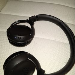 JBL'S Wireless Headphones New