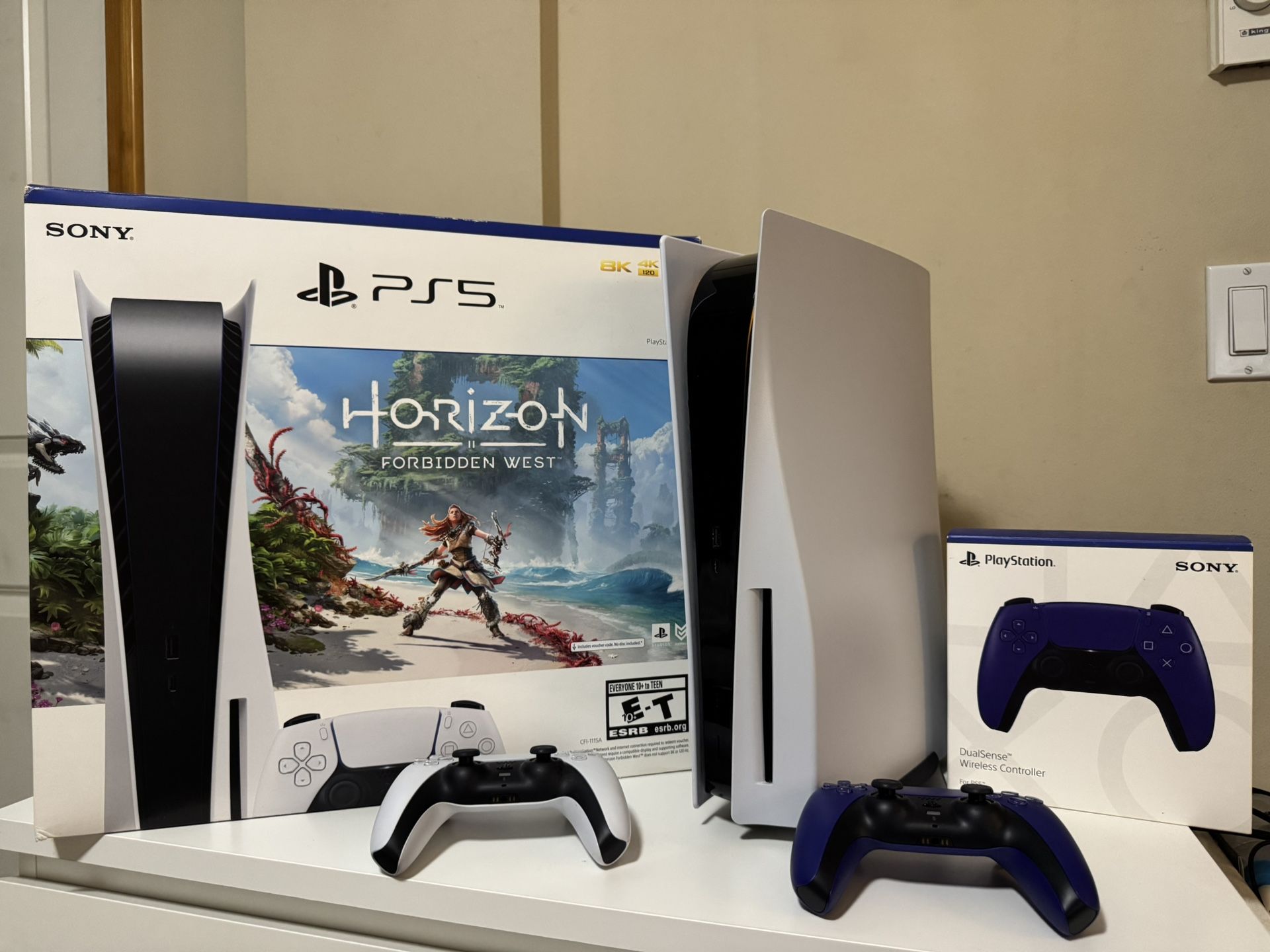 PS5 Disk Edition + 2 controller