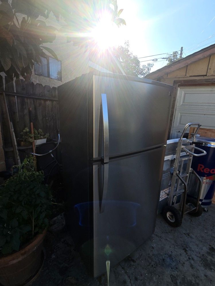 Fridge (Open For Offers)