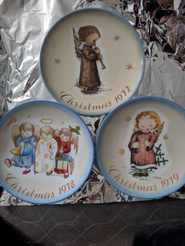 Vintage Christmas Collectors Plates