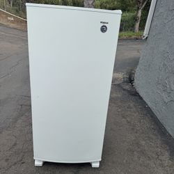 18 Cubic Whirlpool Upright 30 Day Warranty/free Local Delivery