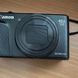 Canon SX740 HS – 40x Zoom Compact Camera