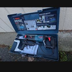 BOSCH ROTARY HAMMER MOD#11255VSR WITH CASE LIKE NEW