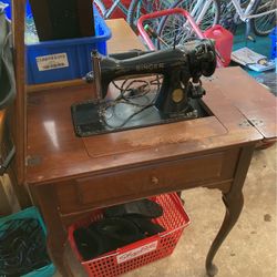 Singer Machine In Table With Spare Parts