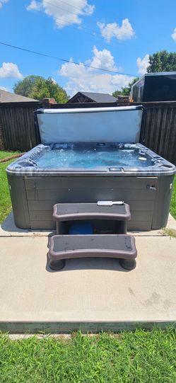 Hot Tub - Clearwater Spas 6 Person