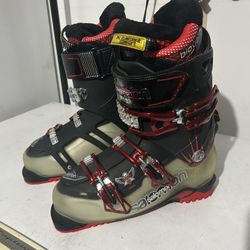 Like New Salomon Quest 8 Ski Boots - Size 9-11