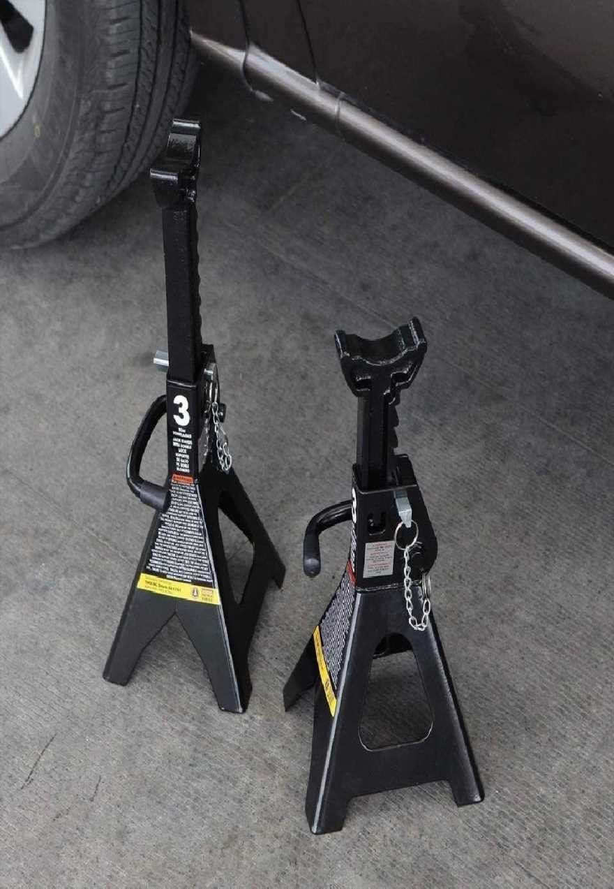Heavy-Duty Jack Stands - Double Protection Design against new