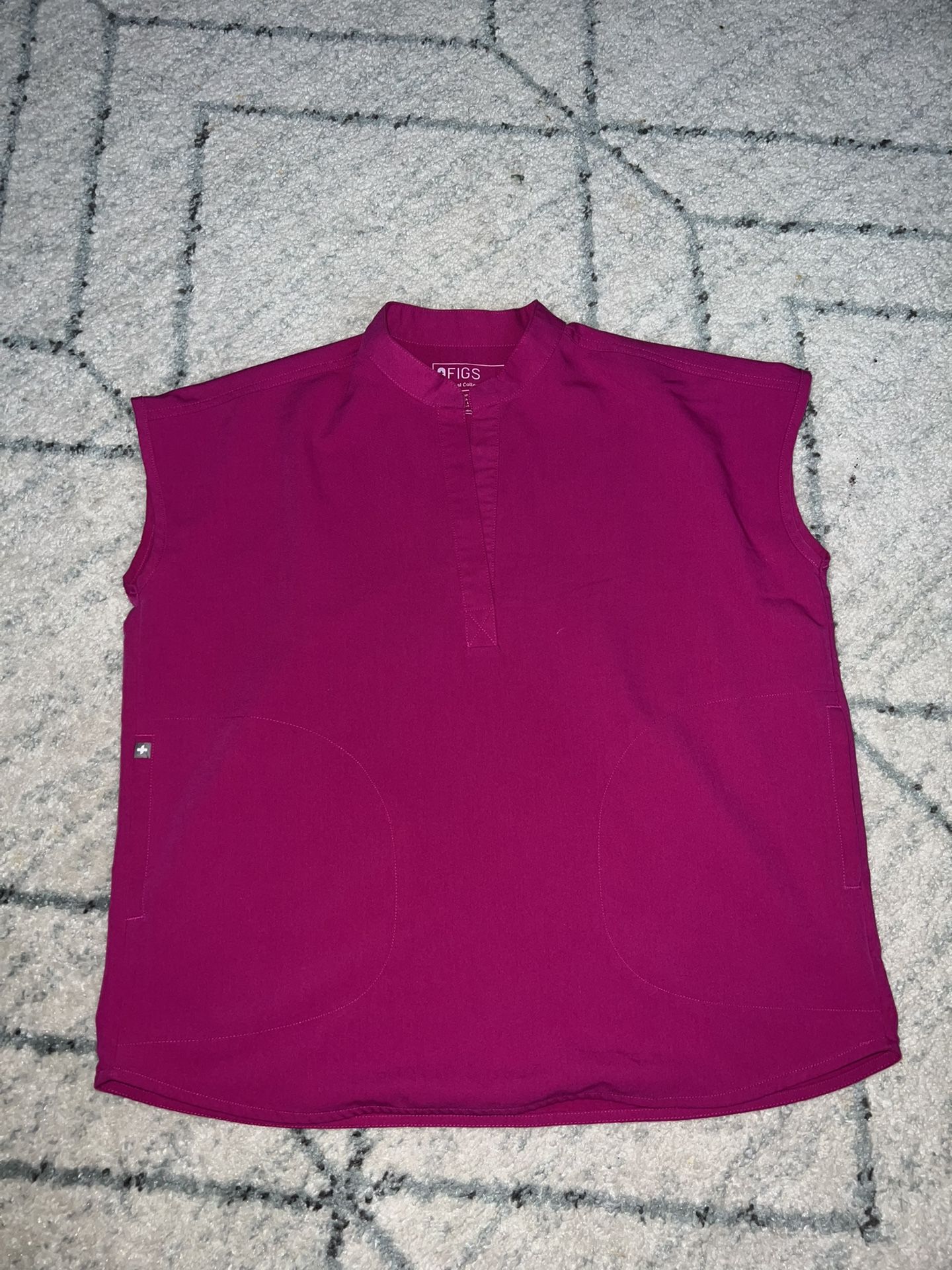 Figs Women’s Rafaela Women Oversized Scrub Top Size Small Raspberry Sorbet