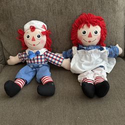Raggedy Ann and Raggedy Andy dolls
