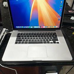 MacBook Pro Retina 15” i7 8GB RAM 256GB SSD!