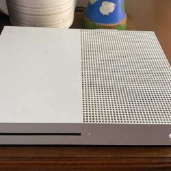 Xbox One S With Two Wired Conrtrollers