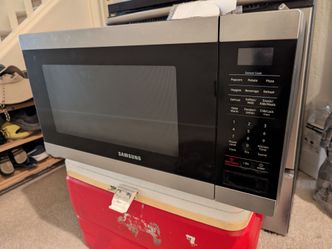 Samsung large 1.9 cu.ft. microwave.