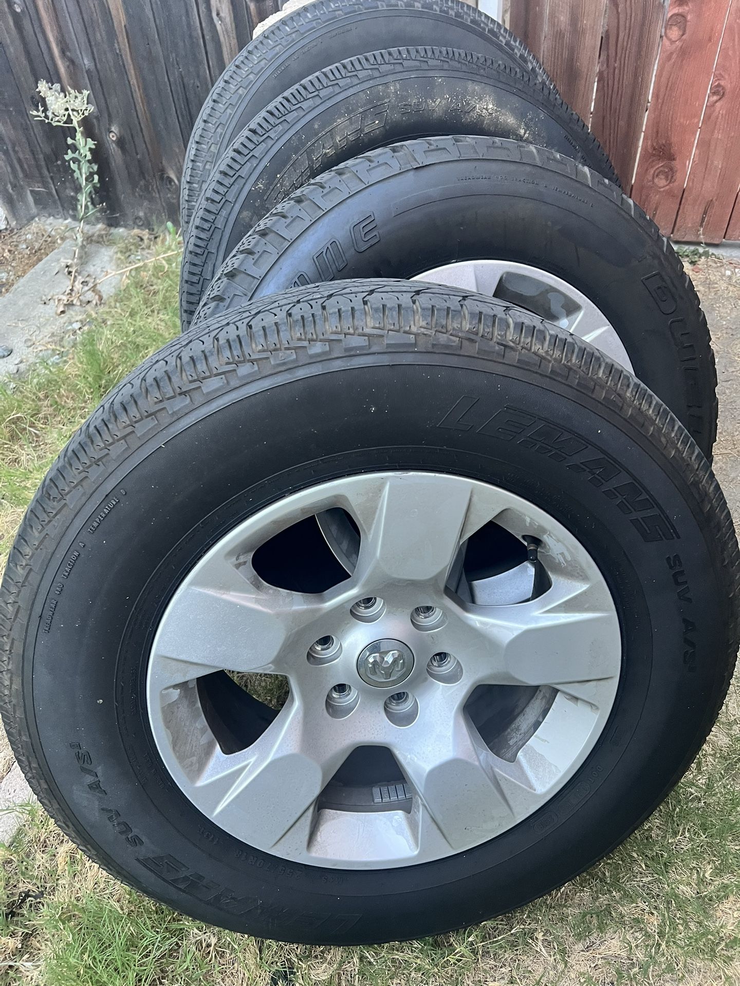 255/70/18 Rims And Tires