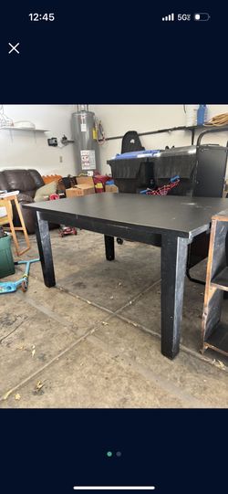 Black Extendable Table